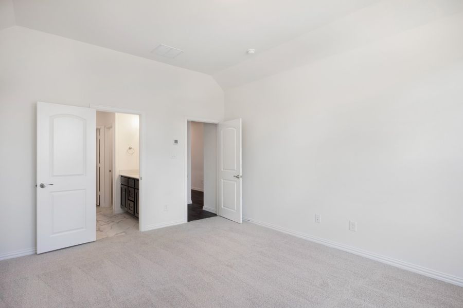 Spacious, unfurnished interior of a new home in Edgewater, Fate (Image 23).