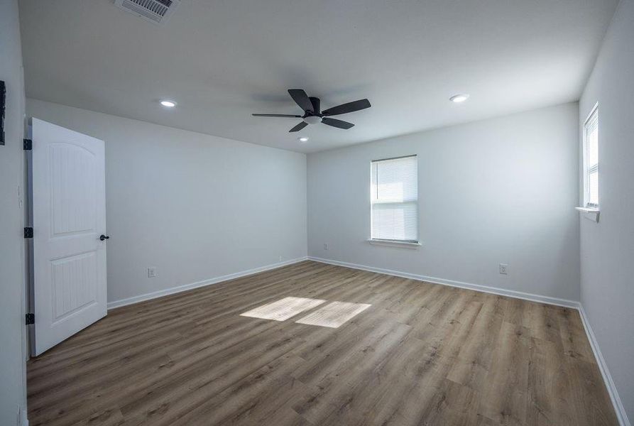 Spacious, unfurnished interior of a new home in , Woodway (Image 22).