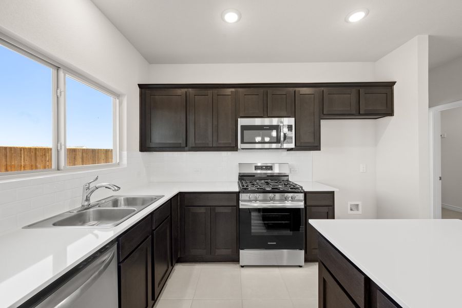 Furnished interior view inside a new home in Baker Farms, Cleburne (Image 10).