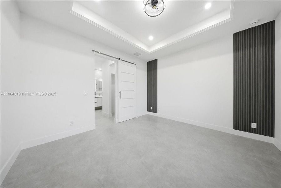 Spacious, unfurnished interior of a new home in , Lehigh Acres (Image 28).