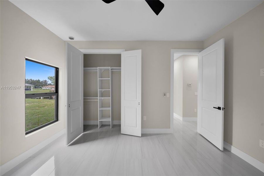 Spacious, unfurnished interior of a new home in , Cape Coral (Image 37).
