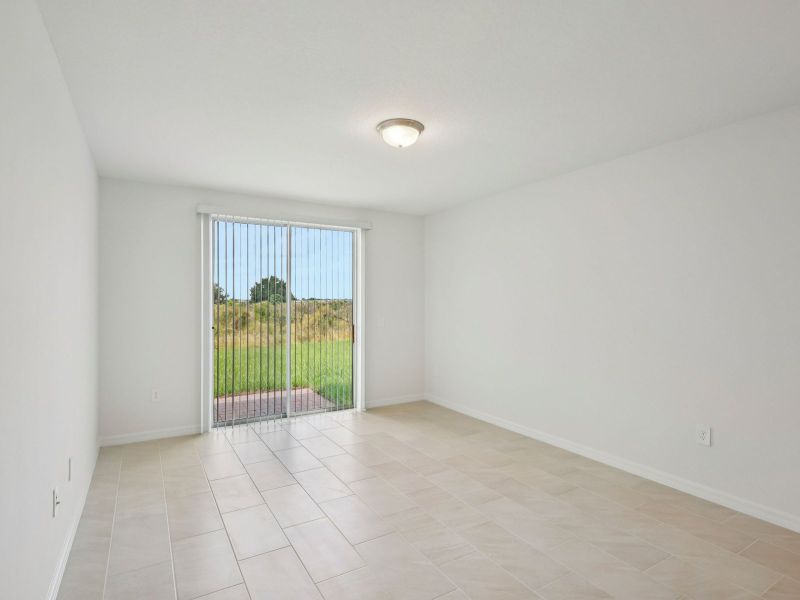 Spacious, unfurnished interior of a new home in The Reserve at Twin Lakes, St. Cloud (Image 8).