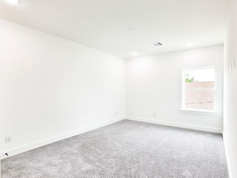 Spacious, unfurnished interior of a new home in , Houston (Image 15).