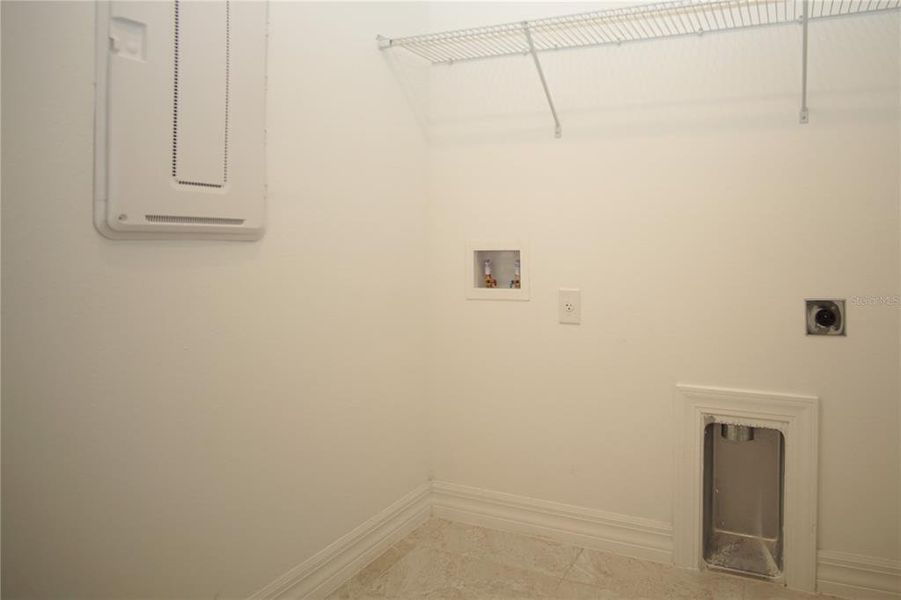 Furnished interior view inside a new home in Summers Cay, Thonotosassa (Image 10).