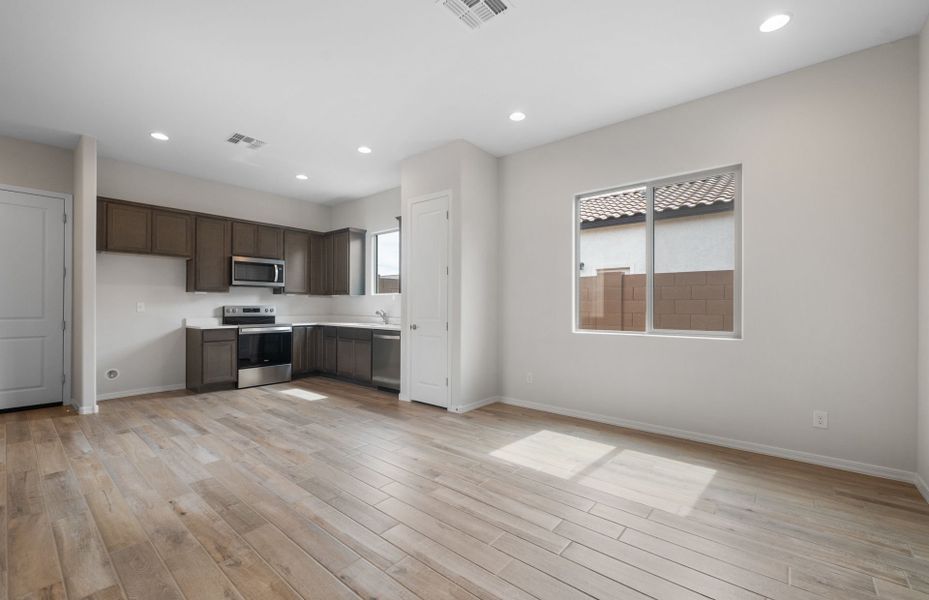 Spacious, unfurnished interior of a new home in Artisan at Asante, Surprise (Image 32).