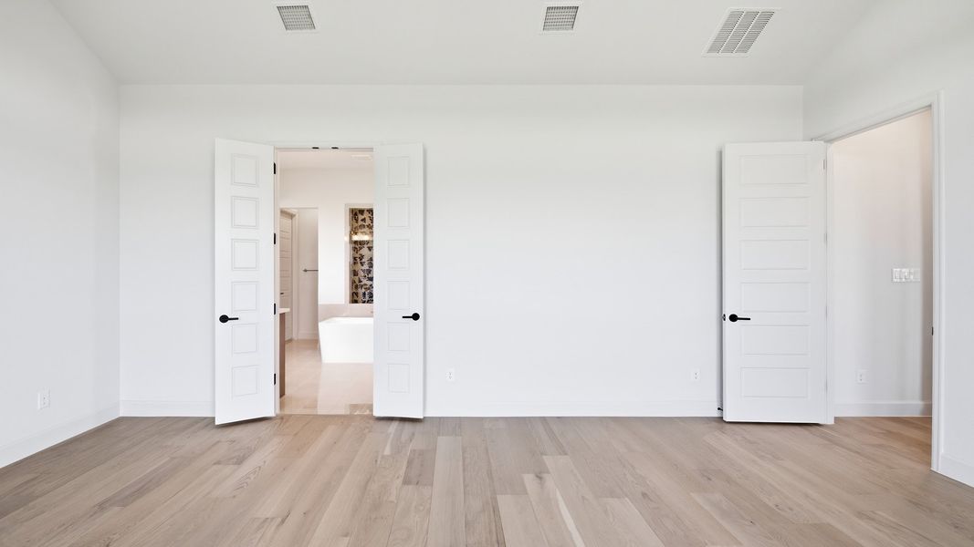 Spacious, unfurnished interior of a new home in Bristol Valley, Heath (Image 18).