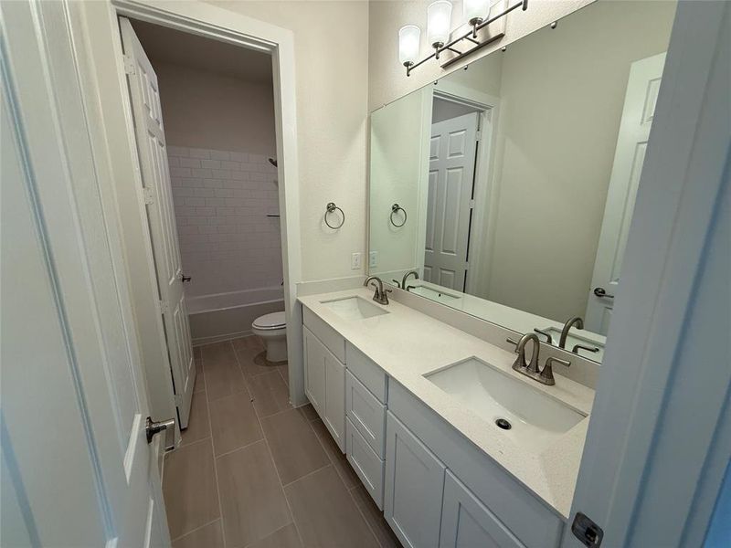Furnished interior view inside a new home in , Weatherford (Image 7).
