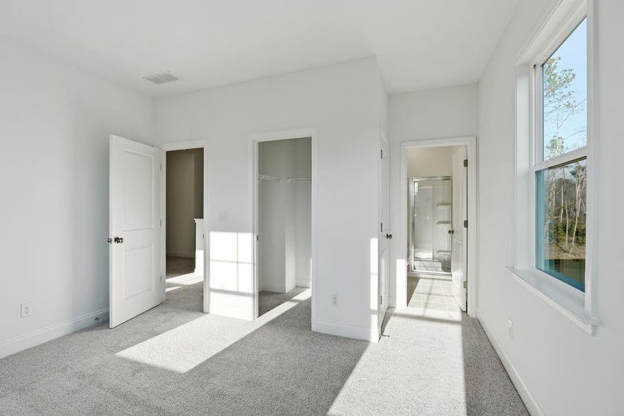 Spacious, unfurnished interior of a new home in Auburn Glen, Dacula (Image 27).