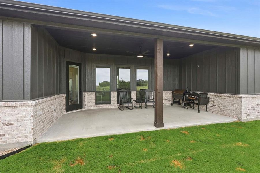 Exterior details and patio area of a home in , Weatherford (Image 25).