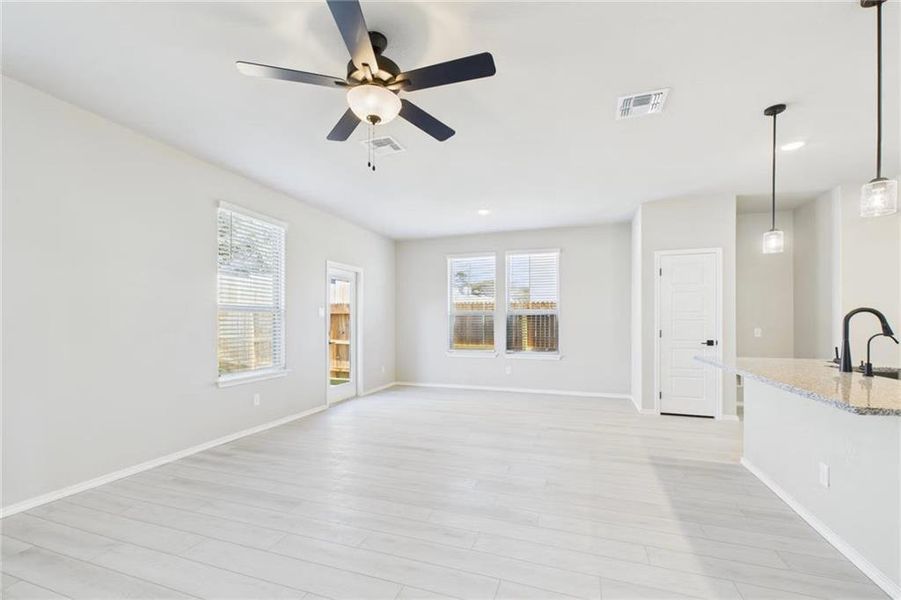 Spacious, unfurnished interior of a new home in Greene Farm, Cartersville (Image 10).
