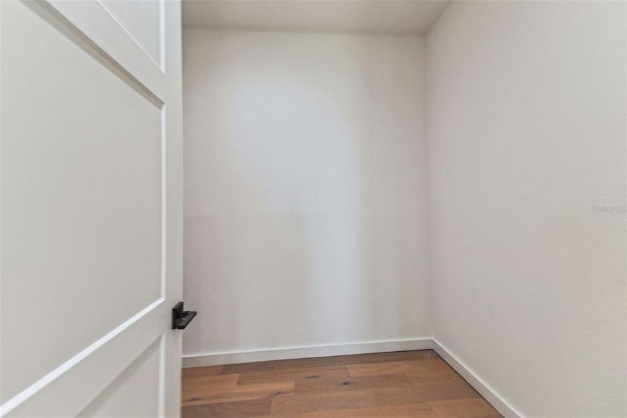 Spacious, unfurnished interior of a new home in , Tampa (Image 24).