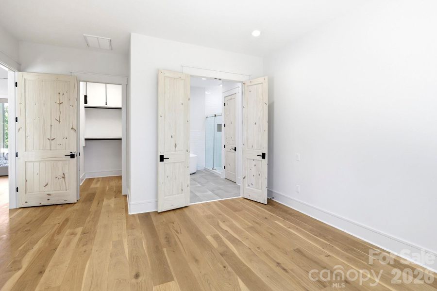 Spacious, unfurnished interior of a new home in , Lake Lure (Image 17).