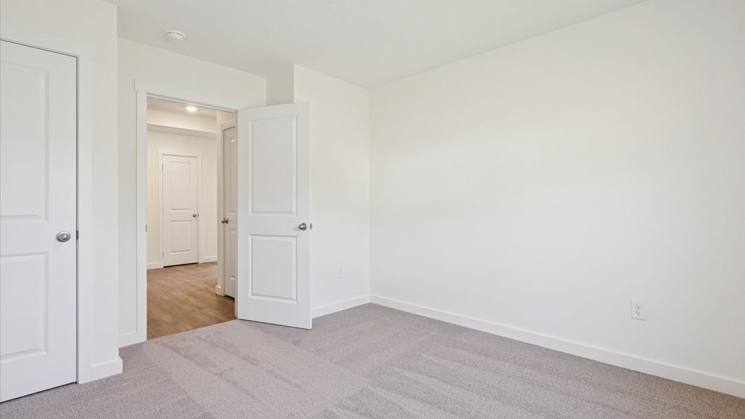 Spacious, unfurnished interior of a new home in Emory Creek, Harriman (Image 16).