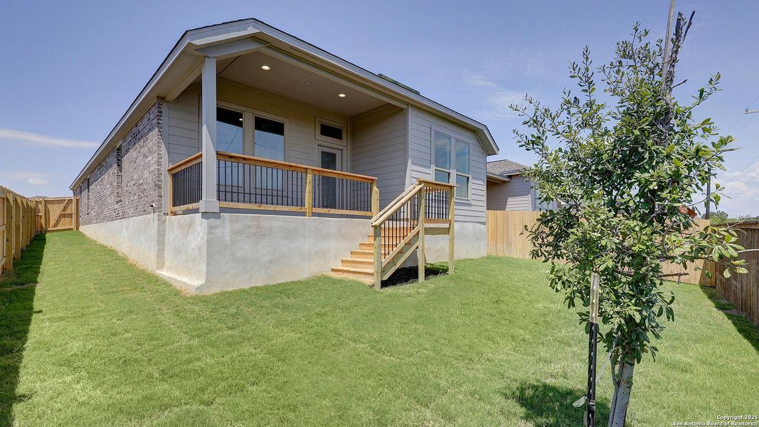 Exterior details and patio area of a home in Ladera 40', San Antonio (Image 25). Exterior details and patio area of a home in Ladera 40', San Antonio (Image 25).