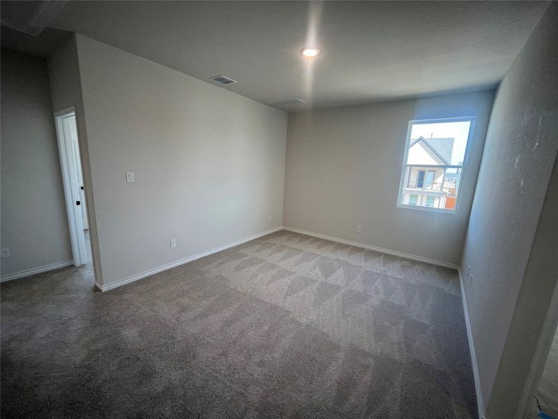 Spacious, unfurnished interior of a new home in Lariat, Liberty Hill (Image 7).