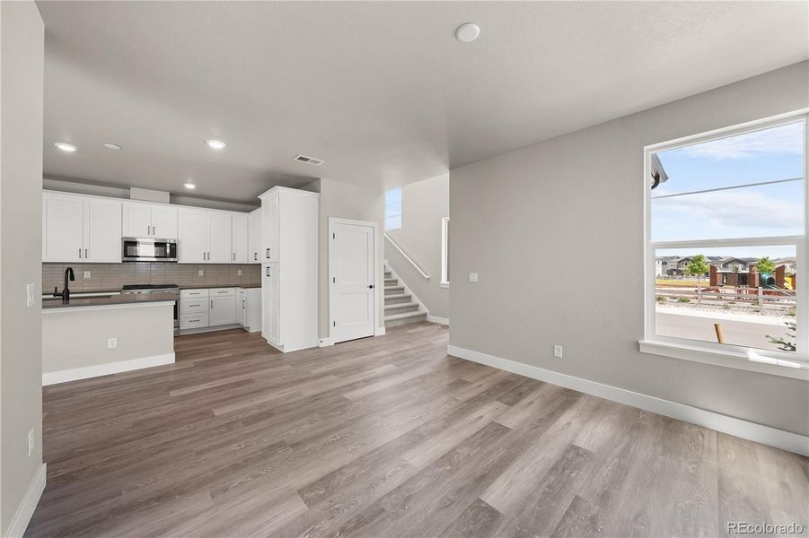 Spacious, unfurnished interior of a new home in Duet at Sterling Ranch, Littleton (Image 26).