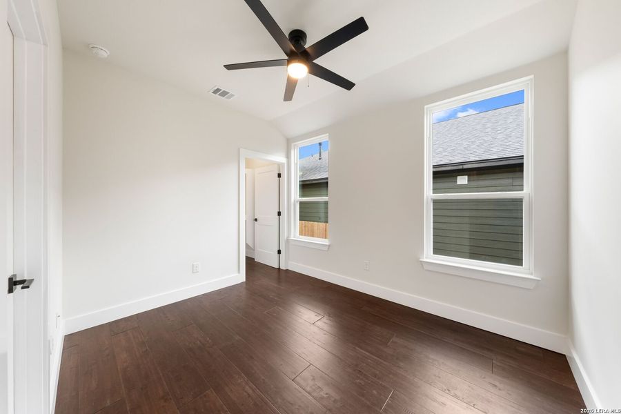 Spacious, unfurnished interior of a new home in , San Antonio (Image 23).