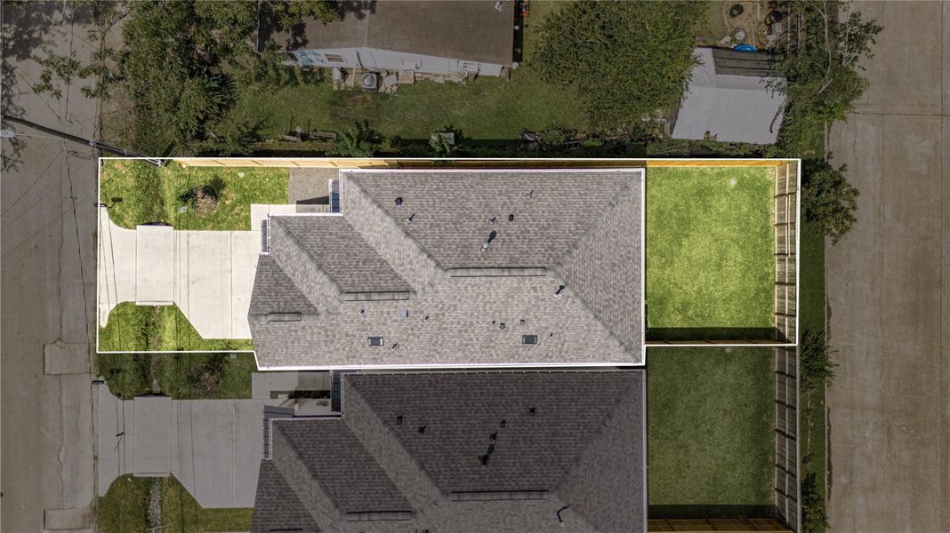 This home sits on a large lot with ample yard space in front and the back, lush landscaping and a well-maintained yard. Plenty of space to accommodate guest parking and situated on a quiet street in the Rosslyn Heights community. This home sits on a large lot with ample yard space in front and the back, lush landscaping and a well-maintained yard. Plenty of space to accommodate guest parking and situated on a quiet street in the Rosslyn Heights community.