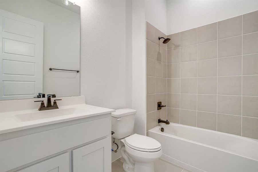 Furnished interior view inside a new home in Pecan Grove, Burleson (Image 5).