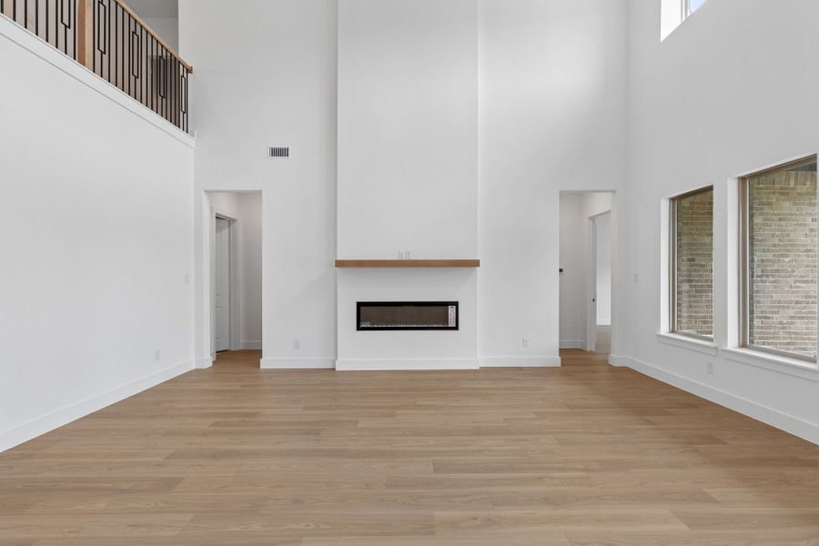 Spacious, unfurnished interior of a new home in Painted Tree Lakeside, McKinney (Image 29).