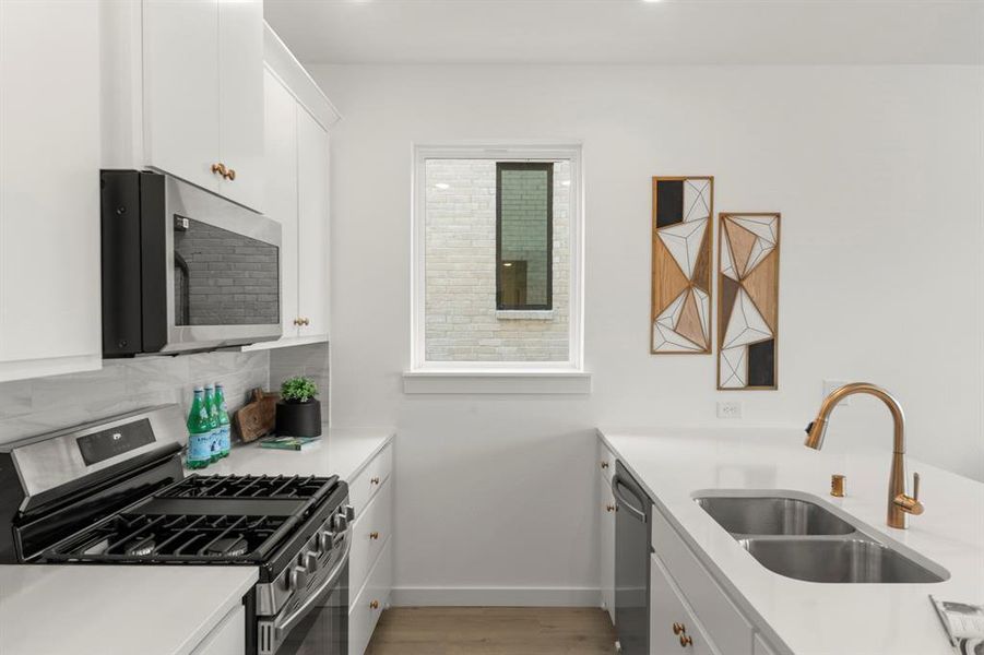 18_1833 Azalea_2283_Elm II_Kitchen (2) 18_1833 Azalea_2283_Elm II_Kitchen (2)