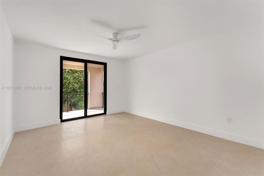 Spacious, unfurnished interior of a new home in , Miami (Image 27).