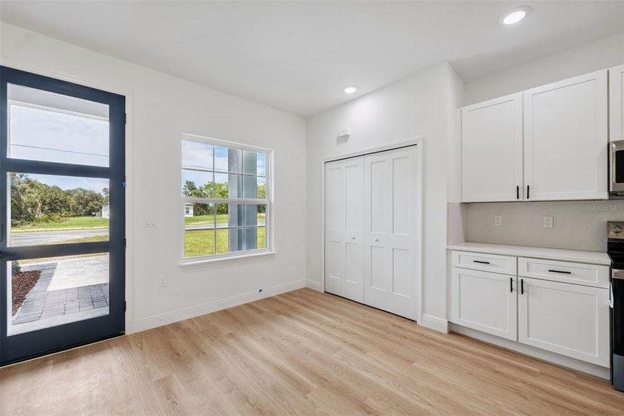 Spacious, unfurnished interior of a new home in , Ocala (Image 23).