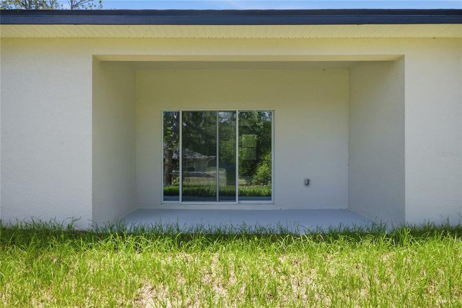 Exterior details and patio area of a home in , Citrus Springs (Image 3).