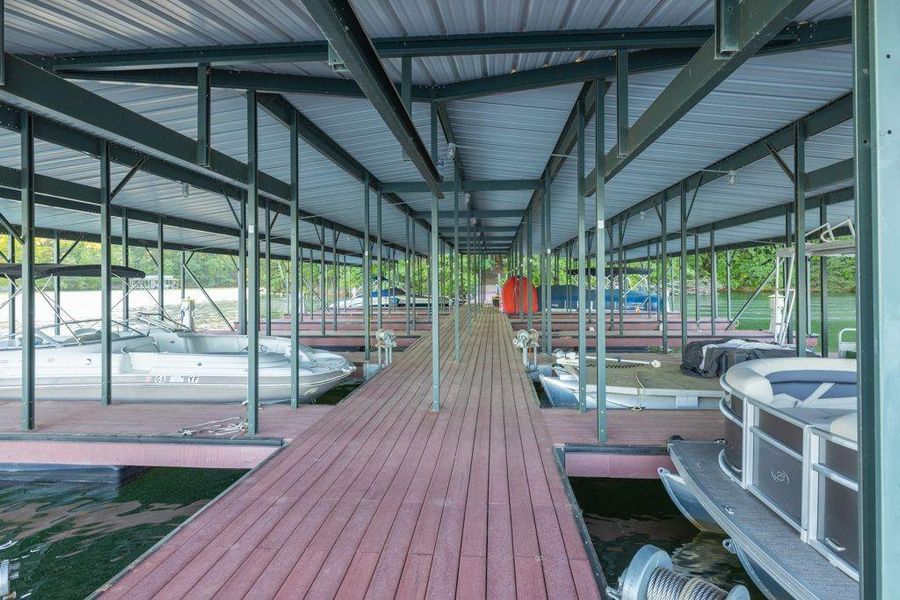 Community amenities in White Post on Lake Lanier, Gainesville (Image 25).