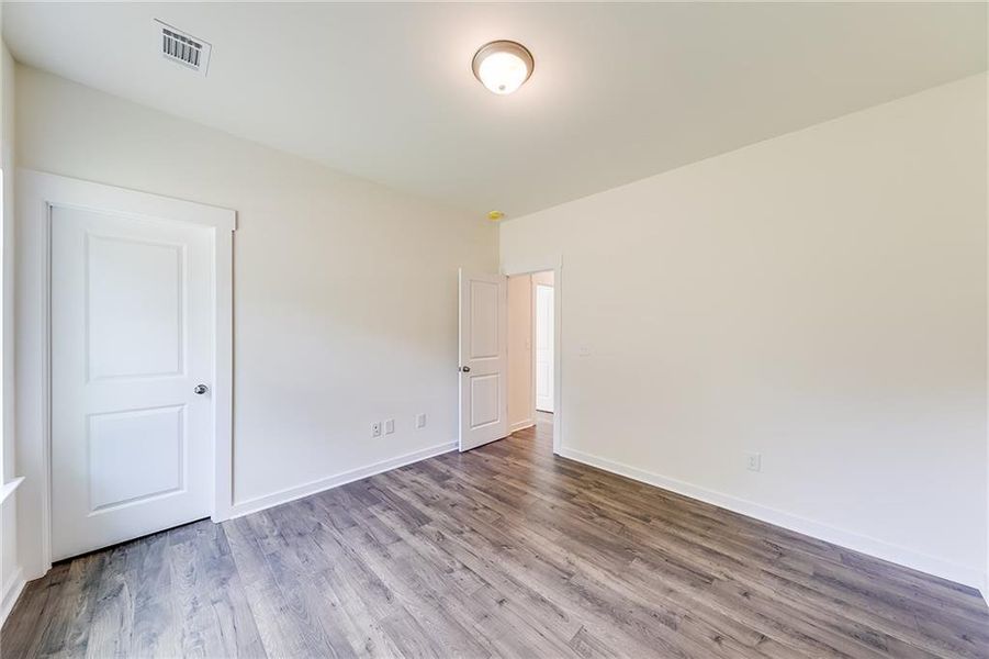 Spacious, unfurnished interior of a new home in , Jefferson (Image 24).