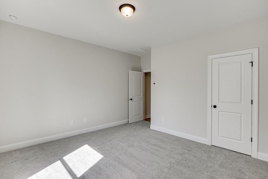 Spacious, unfurnished interior of a new home in , Jefferson (Image 35).
