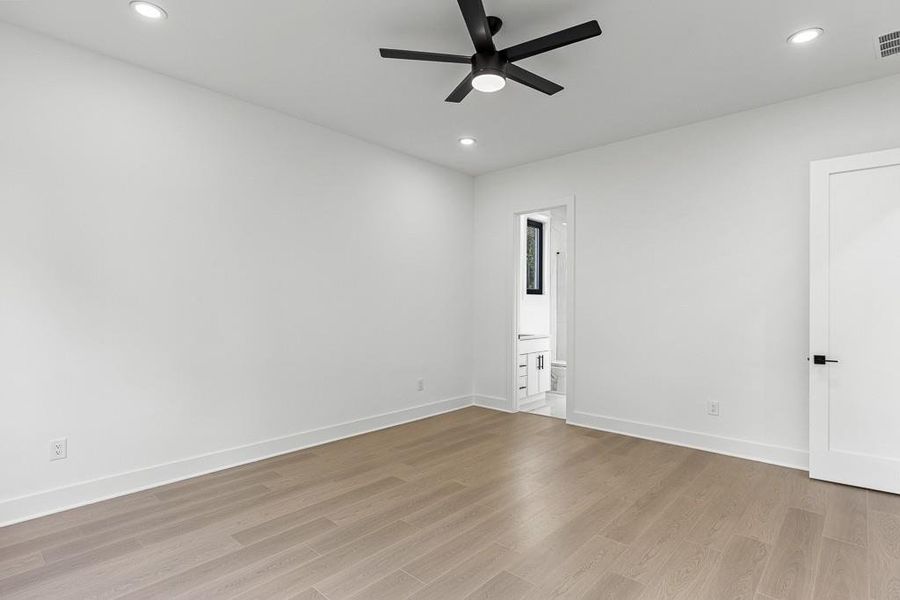 Spacious, unfurnished interior of a new home in , Jefferson (Image 31).