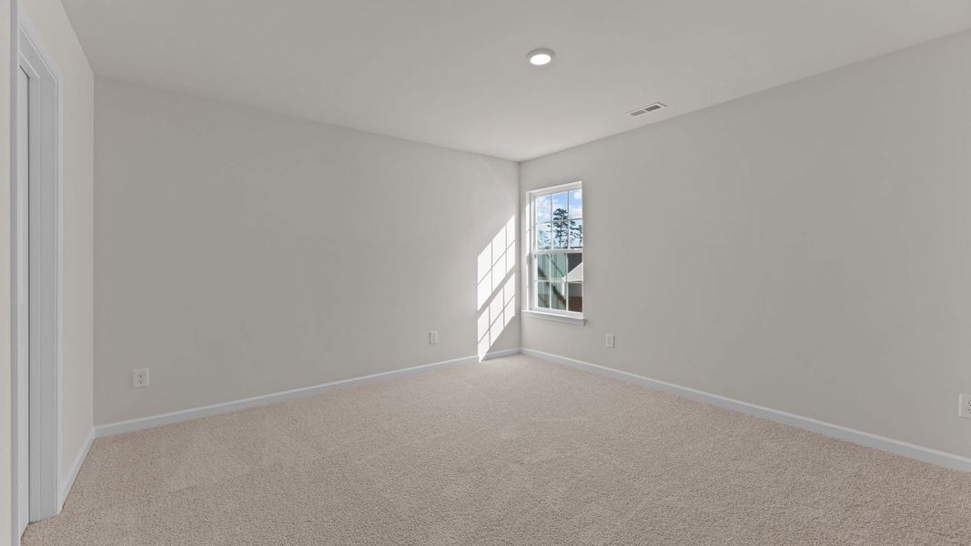 Spacious, unfurnished interior of a new home in East Ridge, Ayden (Image 25).