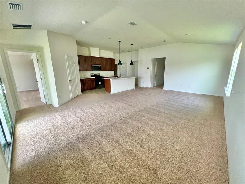 Spacious, unfurnished interior of a new home in Whiteview Village, Palm Coast (Image 9).