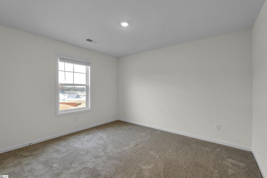 Spacious, unfurnished interior of a new home in Sedona, Greenville (Image 24).