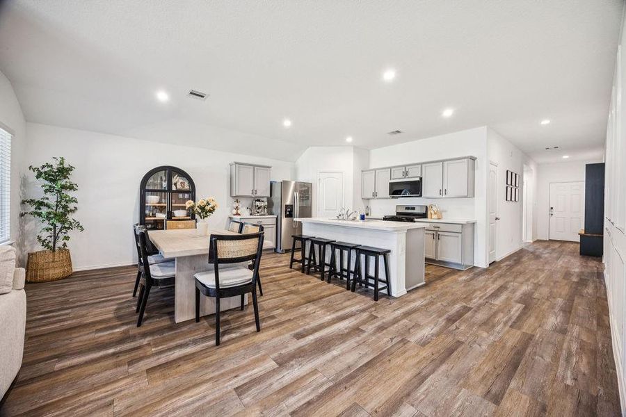 Modern open-concept dining and kitchen area with sleek finishes, perfect for entertaining and family gatherings. Modern open-concept dining and kitchen area with sleek finishes, perfect for entertaining and family gatherings.