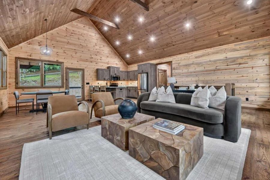 Image 37 of a home in .