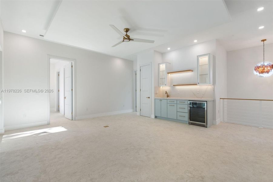 Spacious, unfurnished interior of a new home in , Islamorada, Village of Islands (Image 22).