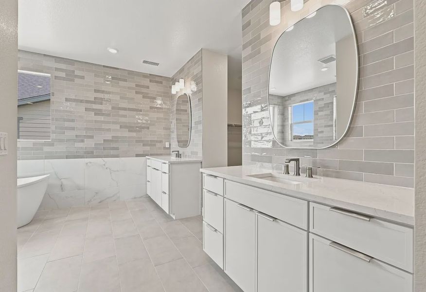 Homesite 3102 Primary Bath - 18 of 22