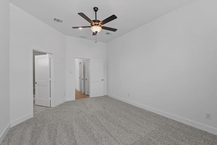 Spacious, unfurnished interior of a new home in Bridgeland Chateaus, Cypress (Image 28).