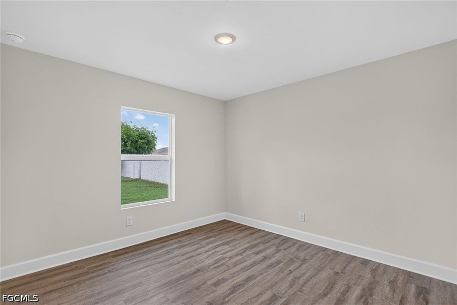 Spacious, unfurnished interior of a new home in Cape Coral, Cape Coral (Image 23).