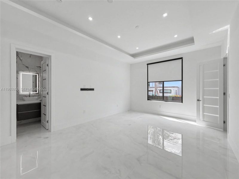 Spacious, unfurnished interior of a new home in , Miami (Image 48).