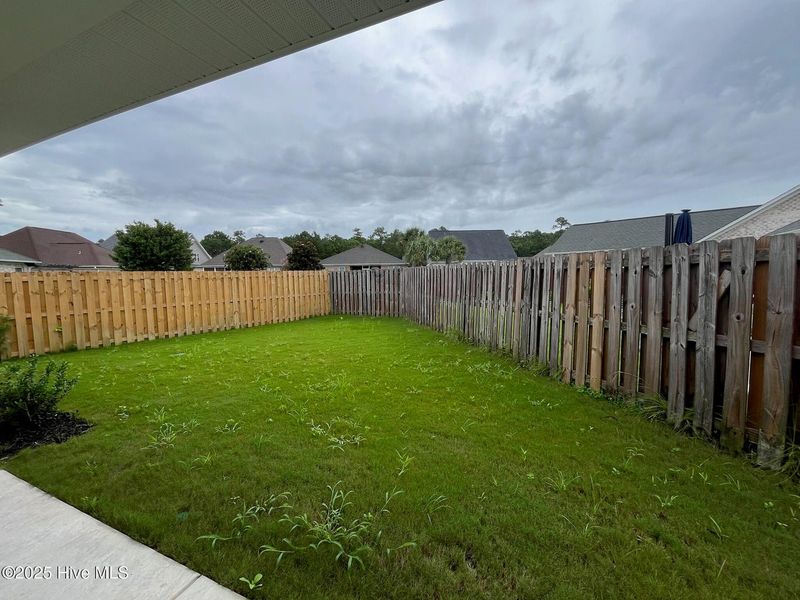 Exterior details and patio area of a home in Palmetto Creek, Bolivia (Image 16).