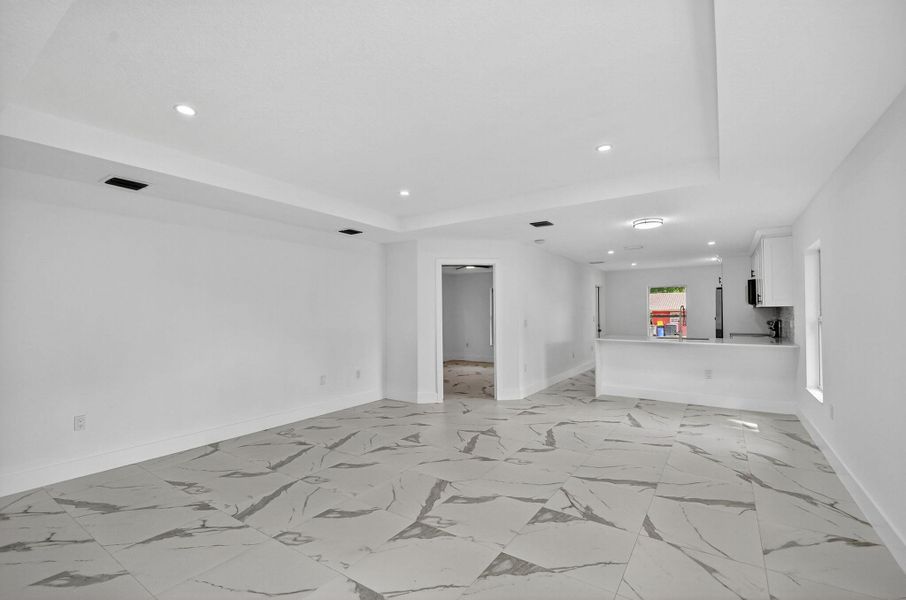 Spacious, unfurnished interior of a new home in , West Palm Beach (Image 8).