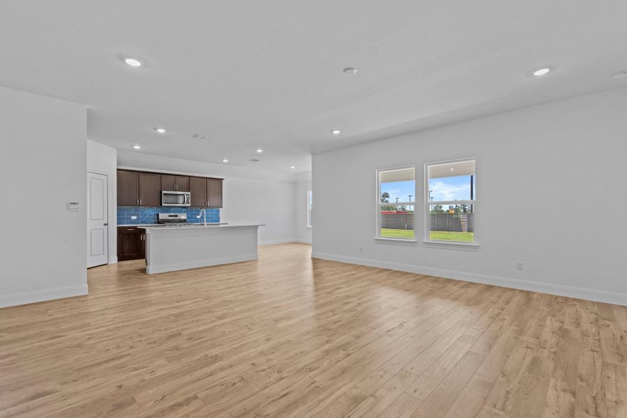 Spacious, unfurnished interior of a new home in Railhead, Cedar Creek (Image 22).
