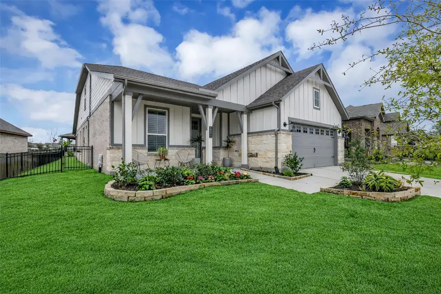 Welcome home to this beautiful Del Webb home in the amazing Chambers Creek 55+ Community, a beautiful hill-country like community with so much to experience. Welcome home to this beautiful Del Webb home in the amazing Chambers Creek 55+ Community, a beautiful hill-country like community with so much to experience.