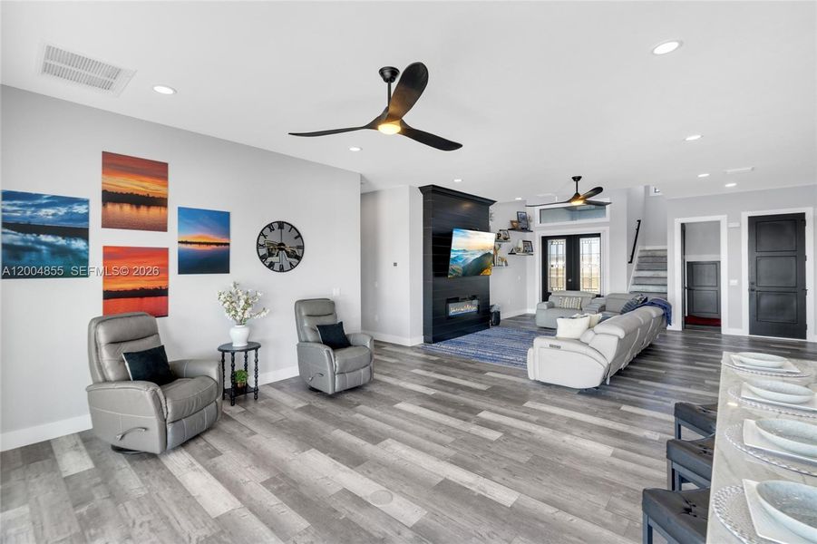 Furnished interior view inside a new home in , Cape Coral (Image 16).