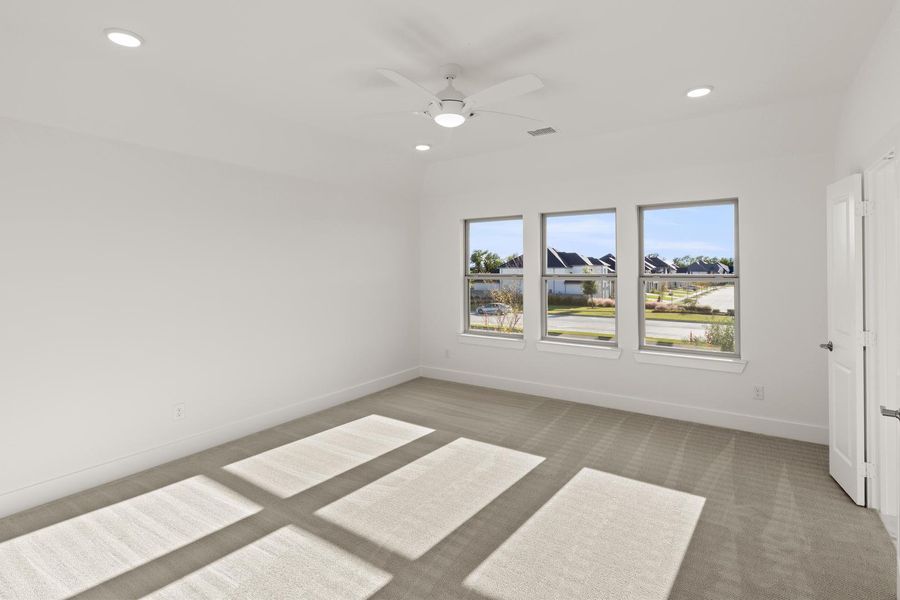 Spacious, unfurnished interior of a new home in Painted Tree, McKinney (Image 16).