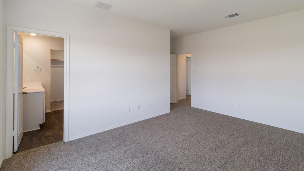 Spacious, unfurnished interior of a new home in Marigold, Kyle (Image 15).
