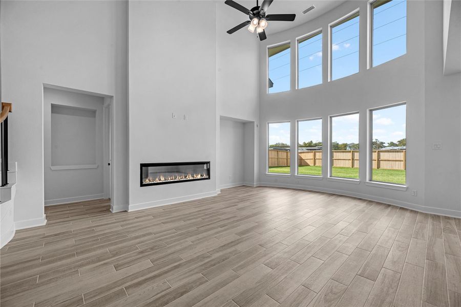 Spacious, unfurnished interior of a new home in Sienna, Missouri City (Image 13).